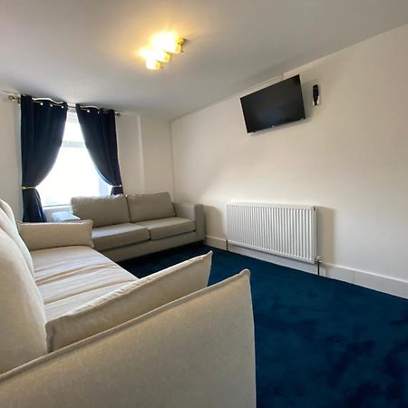 Aquarius Apartment - Sea View - Sleeps Seven Blackpool Kültér fotó