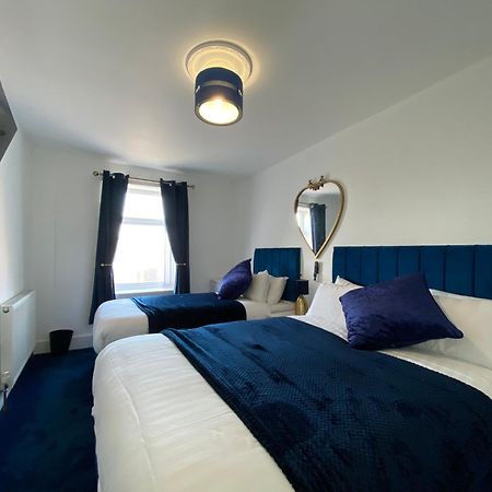 Aquarius Apartment - Sea View - Sleeps Seven Blackpool Kültér fotó
